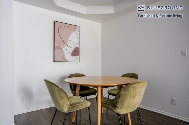 Foto del edificio - 345 Cloverdale Ave