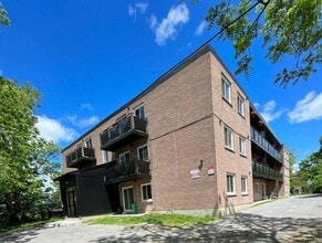 Building Photo - 385 Division St