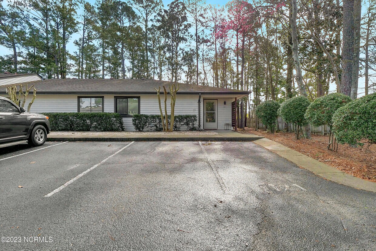 1507 Military Cutoff Rd Unit 121, Wilmington, NC 28403 Condo for Rent