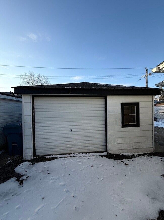 Building Photo - 4049 W 89th Pl