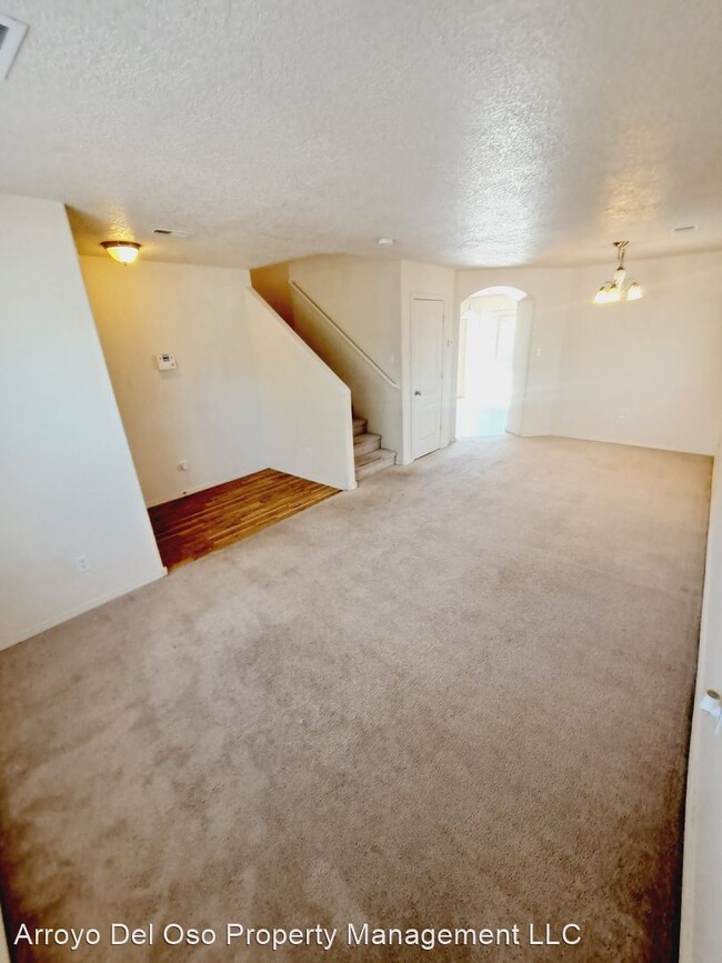 Building Photo - 4 br, 2.5 bath House - 811 Prairie Sage Co...