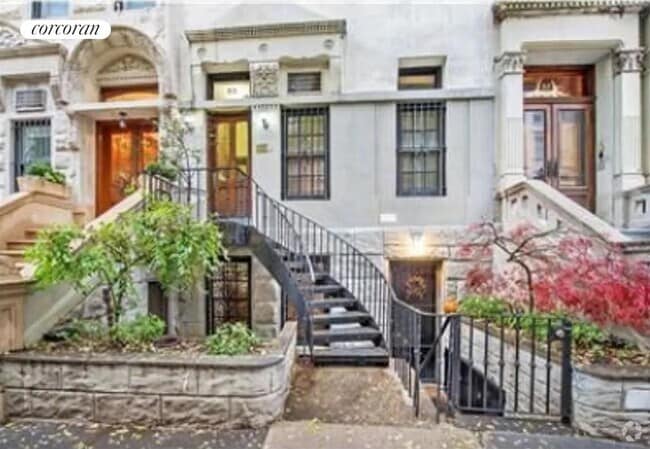 Building Photo - 53 W 76th St