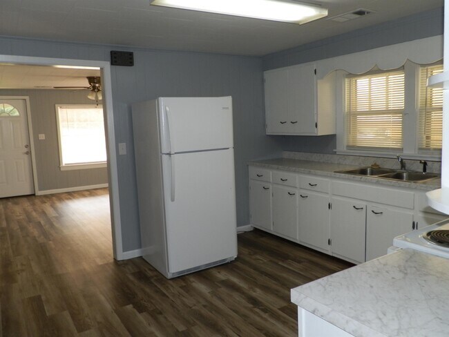 Foto del edificio - 1505 W Main St