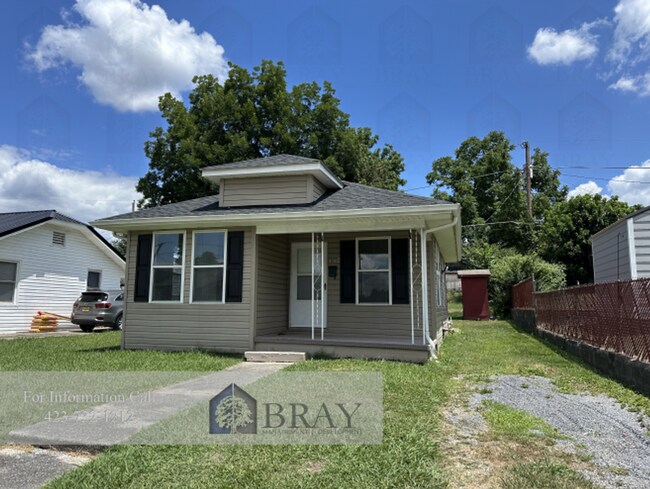 Building Photo - Fully remodeled cute cottage!