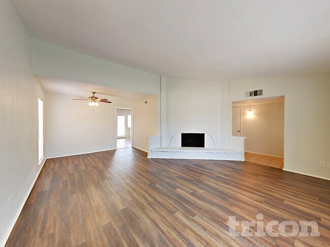 Foto del edificio - 7006 Blackberry Dr