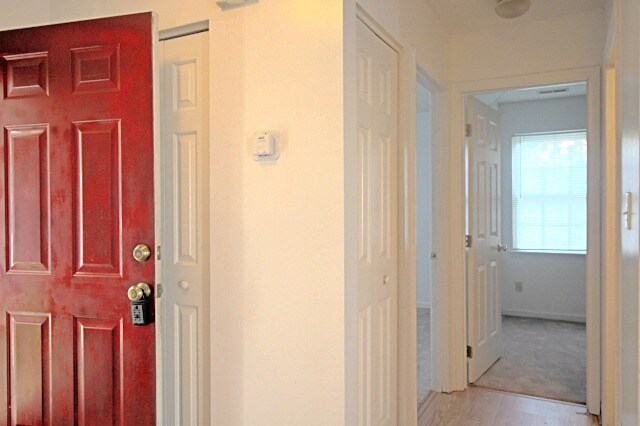 Building Photo - Cozy 3 Bed, 2 Bath Home in Ridgewood!