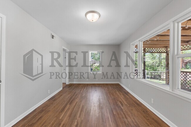 Foto del edificio - 1817 Catherine St