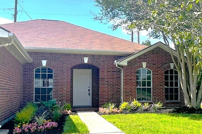 Building Photo - 17043 Gleneviss Dr
