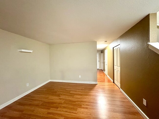 Foto del edificio - 412 Center Rd