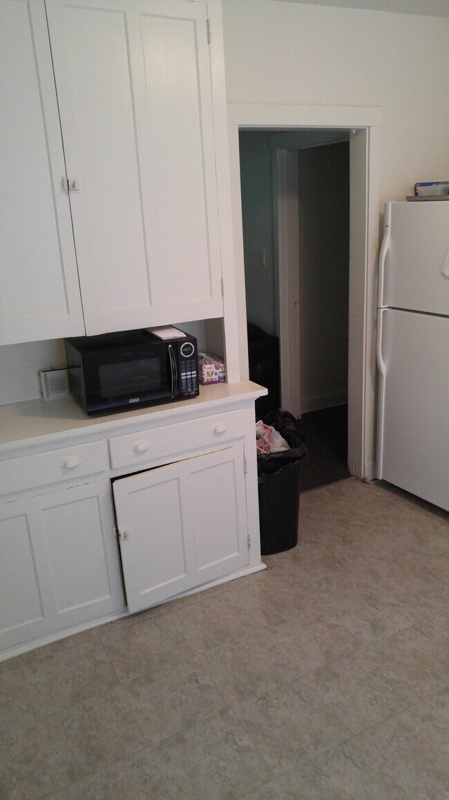 Cocina - 5607 Wilkins Ave