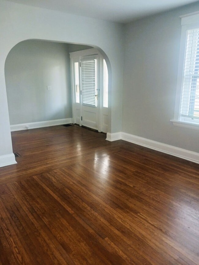 Foto del edificio - 2127 Slane Ave
