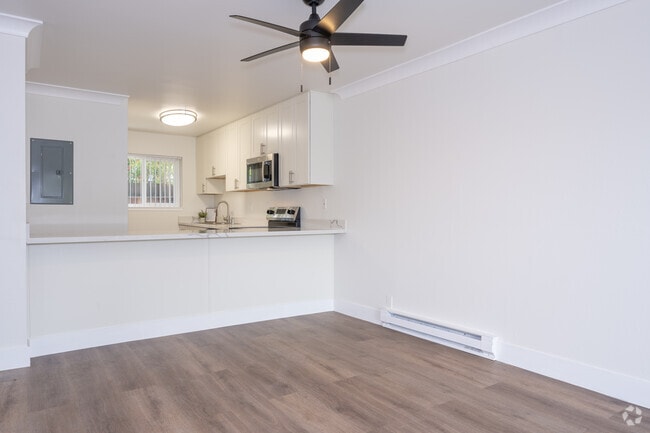 2BR, 1BA - 945SF - Dining Room - Aqua Vista