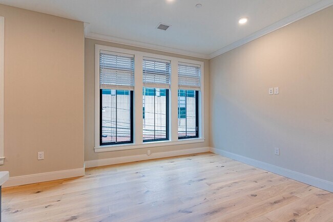 Foto del edificio - 160 Everett St