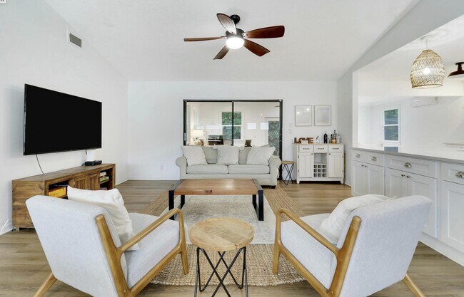 Foto del edificio - 7843 SE Lexington Ave