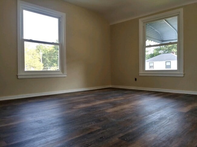 Building Photo - 1457 Sulzer Ave