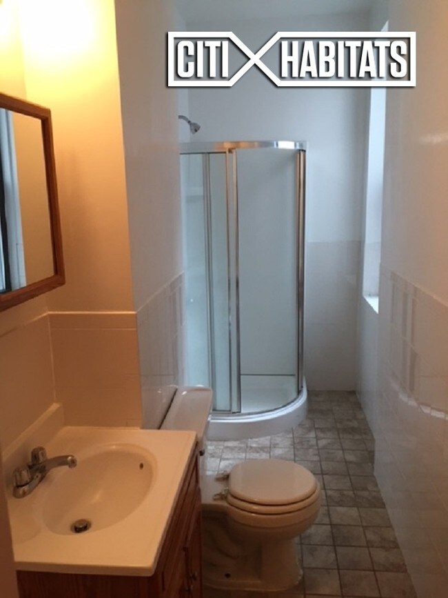 Building Photo - 302 E 94th St