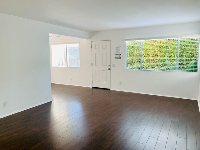 Building Photo - BRO239