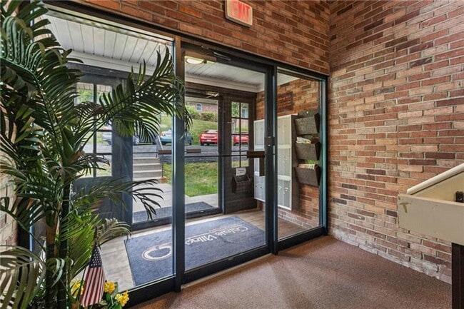 Building Photo - 609 Calais Dr