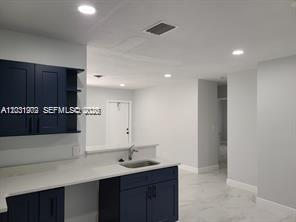 Foto del edificio - 590 NE 20th St