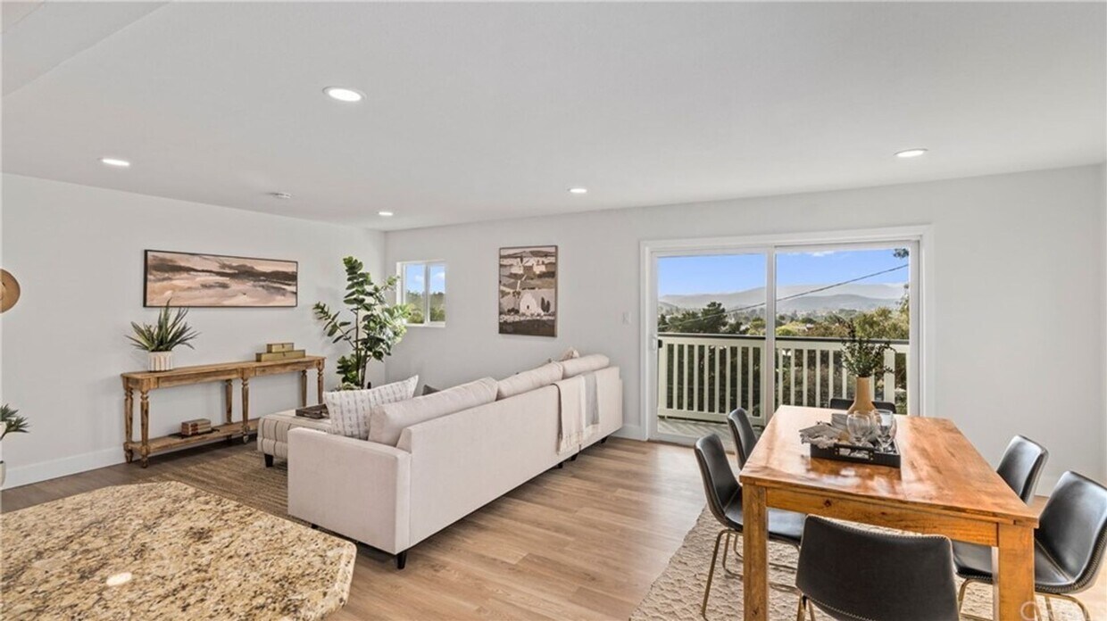 Primary Photo - Fabulous Home off of Grand Avenue area ava...