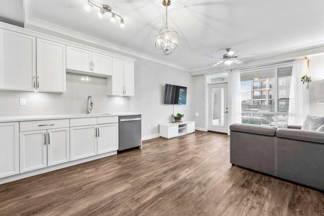 Photo du bâtiment - Bright & Spacious Open-Concept 1 Bed + Den Condo in Sardis — 2 Parking, In-Suite Laundry, Great L...