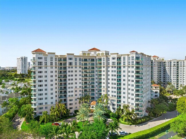 Foto del edificio - 19900 E Country Club Dr