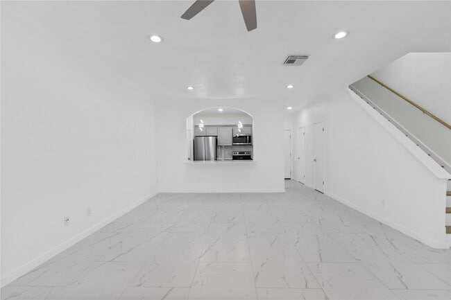 Foto del edificio - 6000 Reims Rd