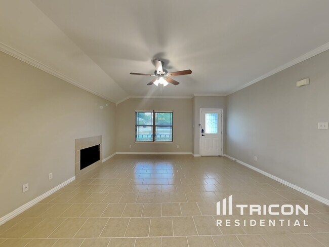 Building Photo - 825 Rambling Ct