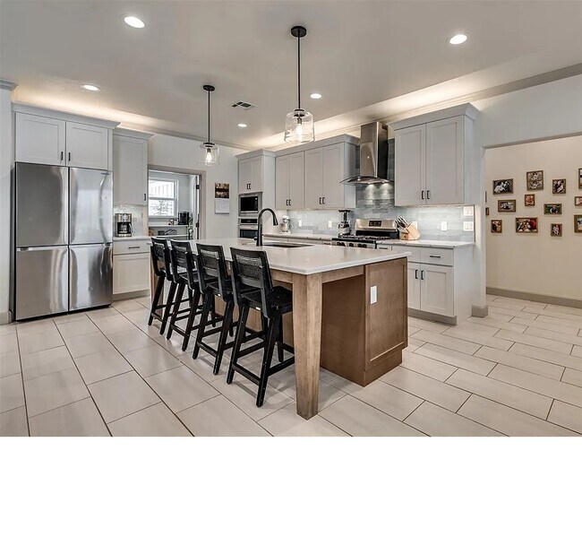 Foto del edificio - 22830 N Rockwell Ave