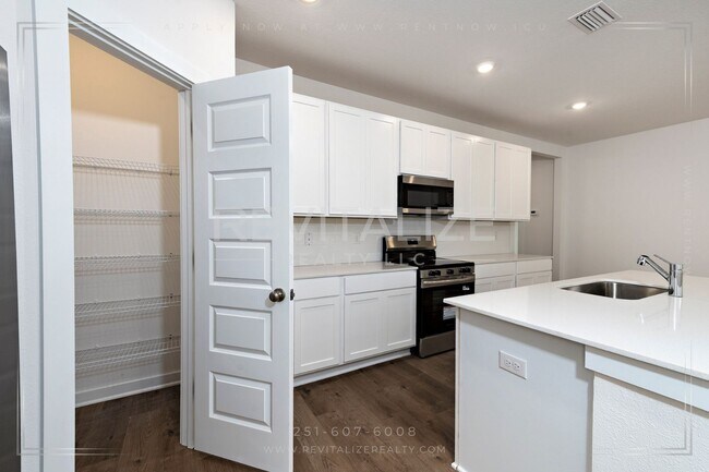 Foto del edificio - New Construction 4 Bed 3 Bath Home in Foley