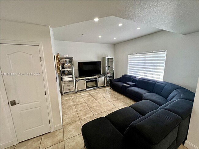 Foto del edificio - 12406 NW 7th Ln