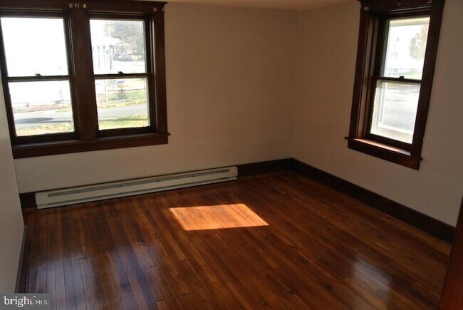 Foto del edificio - 131 E Simpson St