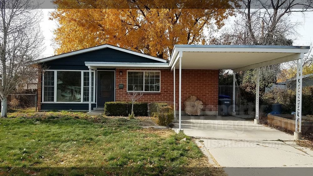 Primary Photo - 1127 N Taffeta Dr