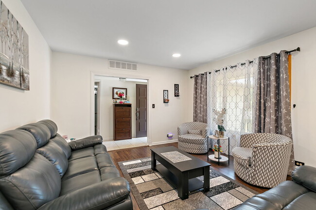 Building Photo - 1037 Conrad Ct