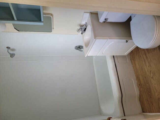 Foto del edificio - 2415 Baker St