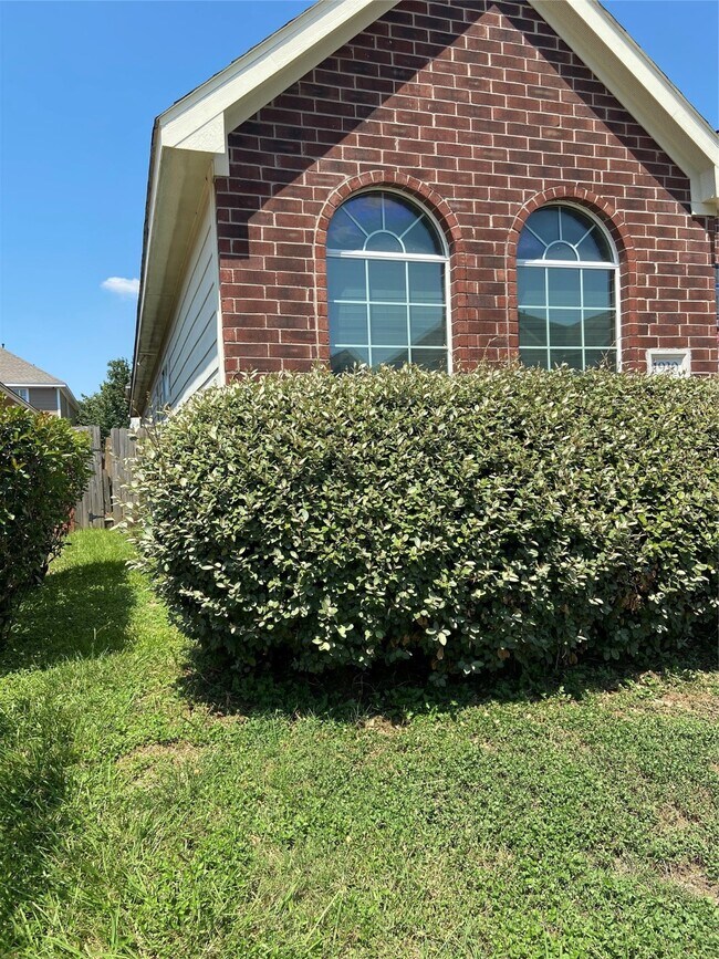 Foto del edificio - 1930 Shady Oaks Ct