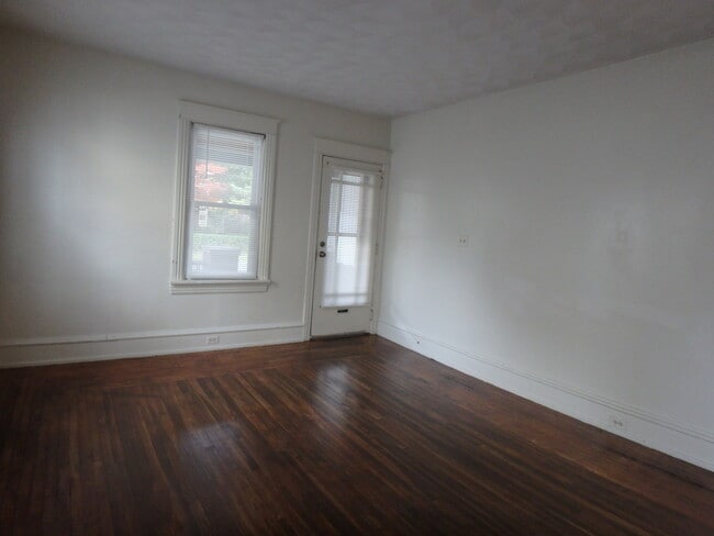 Building Photo - 117 N Montour St