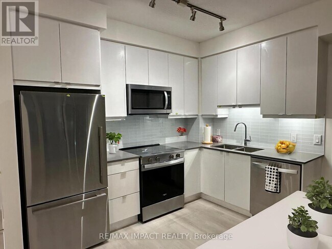 Building Photo - 3270 Sheppard Ave E