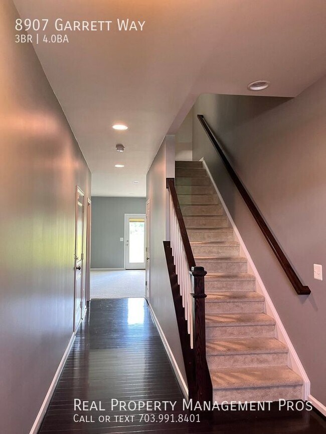 Foto del edificio - 8907 Garrett Way