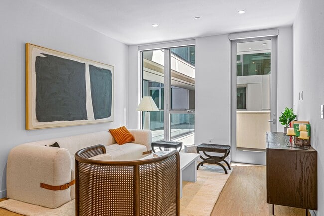 Interior Photo - 1550 Lincoln