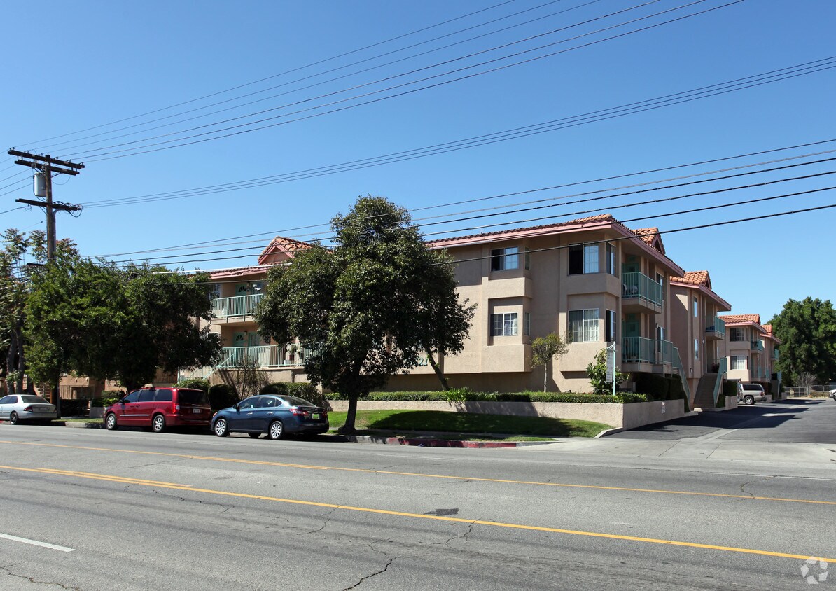 I.B.B.M. Grand Apartments Apartments in Reseda, CA