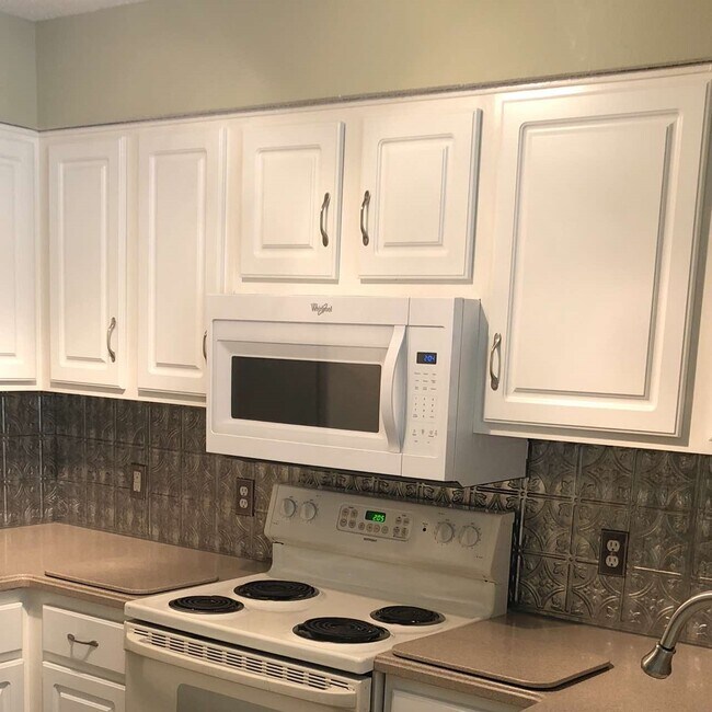 Building Photo - 5001 Grande Dr