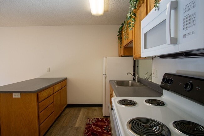 Foto del edificio - Top Floor 1Bdr w/ Washer/Dryer in Idyllic ...