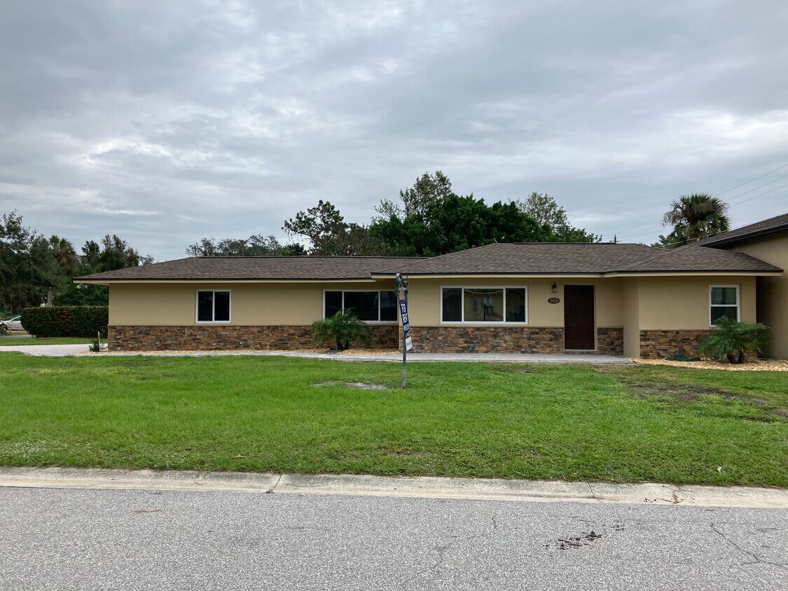 2030 Sunnyside Ln, Sarasota, FL 34239 House for Rent in Sarasota, FL