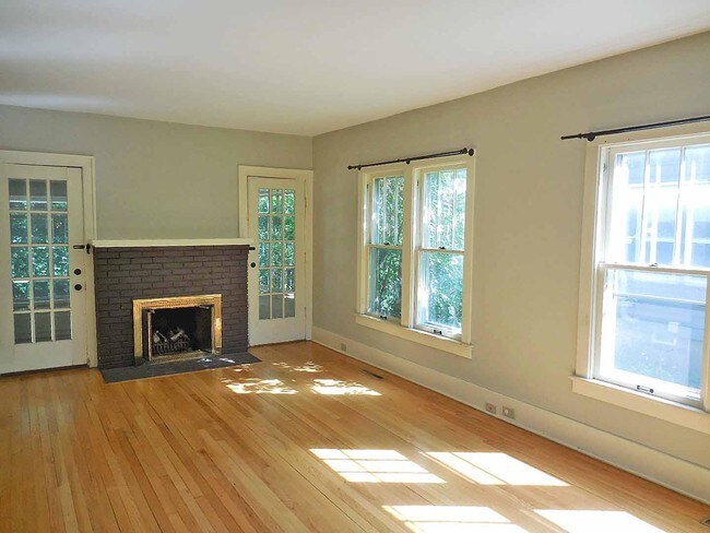 Building Photo - 809 Rose Ave