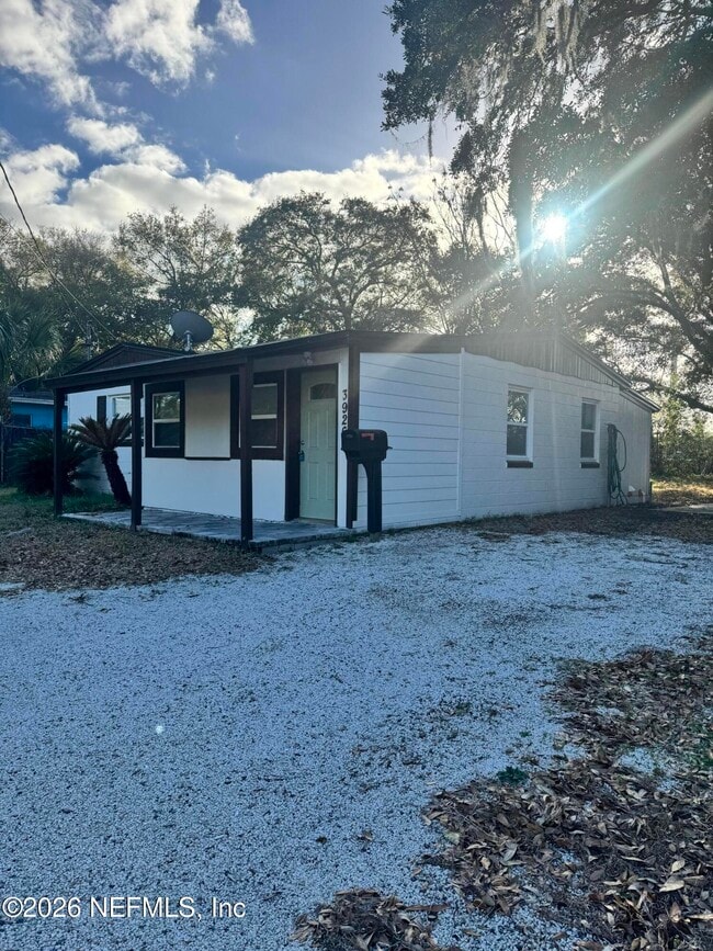 Building Photo - 3926 Ruby Dr W