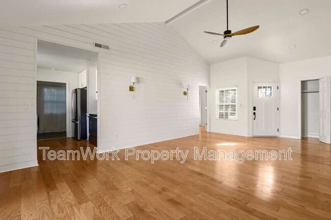 Foto del edificio - 1127 Snap Dragon Ct