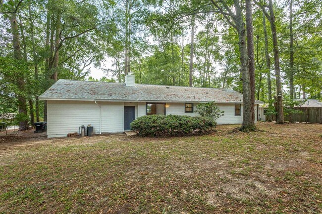 Building Photo - 913 Tamarack Ave