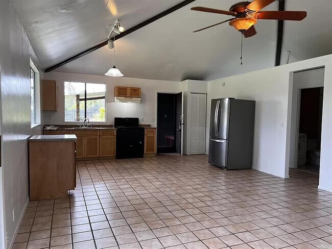 Building Photo - house available