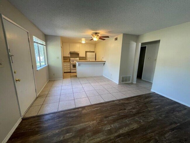 Foto del edificio - 9508 Emerald Park Dr